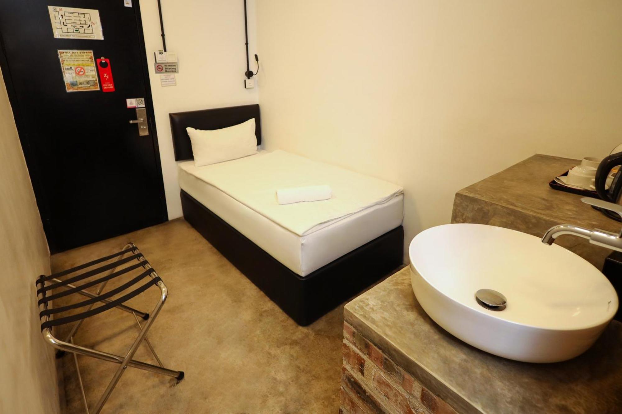 Suite 18 Boutique Hotel Kuala Terengganu Exterior photo